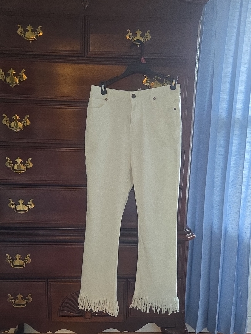 Women’s White Fringe-Hem Cropped Jeans